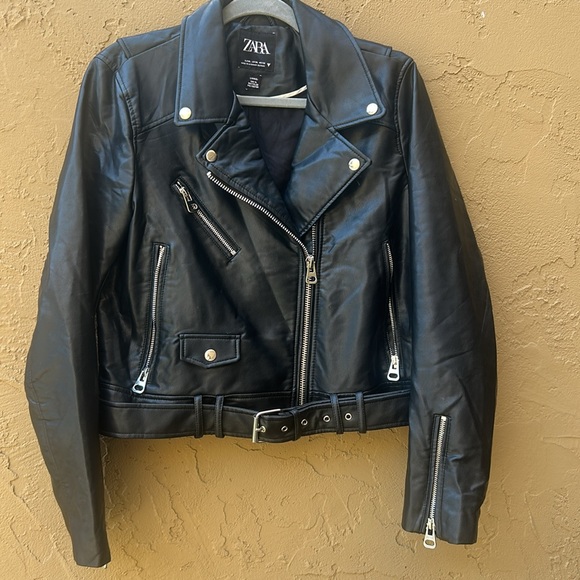 🎉2X HOST PICK🎉 Zara Women's Black Faux Leather Moto Jacket - Picture 2 of 6